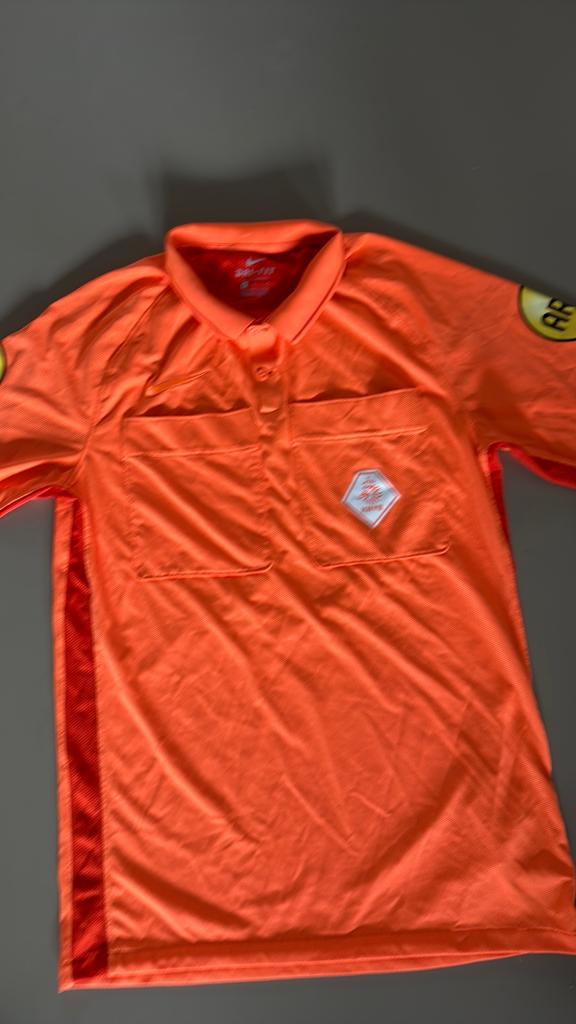 KNVB Scheidsrechtersshirt Oranje maat M, Maat M, Ophalen of Verzenden, Zo goed als nieuw, Shirt