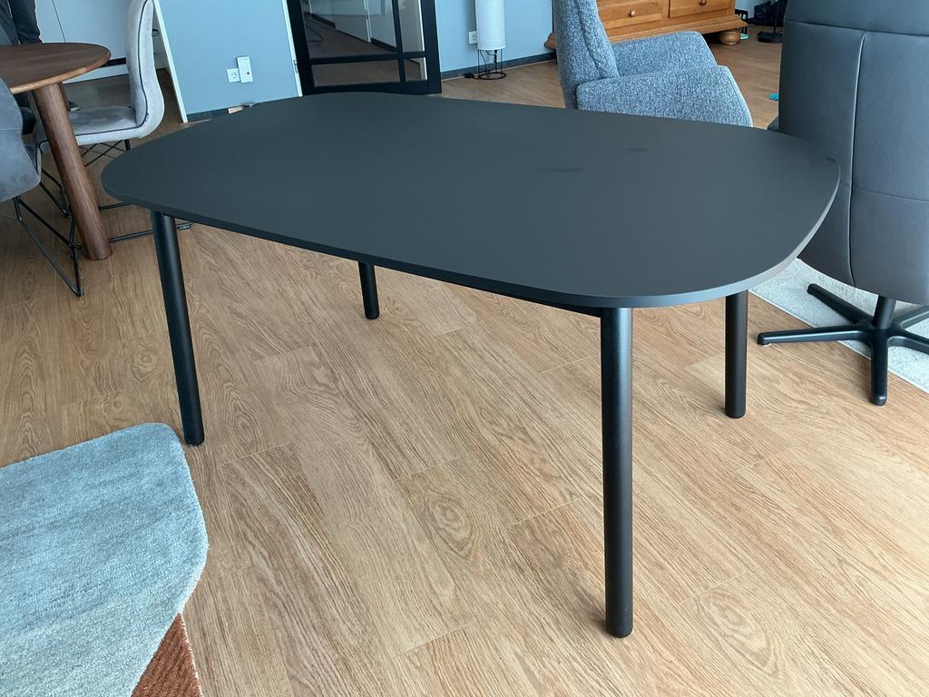 Moderne zwarte eettafel, kraswerend, afgeronde hoeken, Huis en Inrichting, Tafels | Eettafels, Ophalen, Overige materialen, 50 tot 100 cm