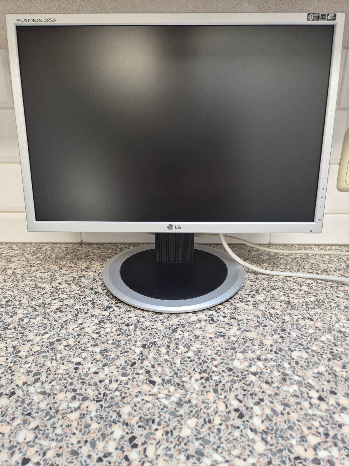 LG Flatron L194WT 19" beeldscherm, Gebruikt, 3 tot 5 ms, Kantelbaar, Ophalen of Verzenden