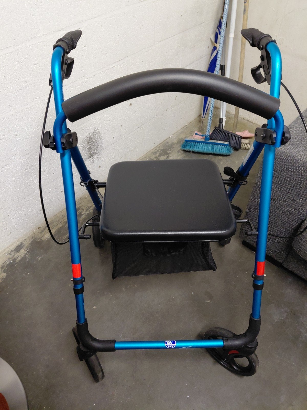rollator, alleen binnen, gebruikt. paar keer
als Nieuw
Licht, Diversen, Ophalen, Lichtgewicht, Zo goed als nieuw