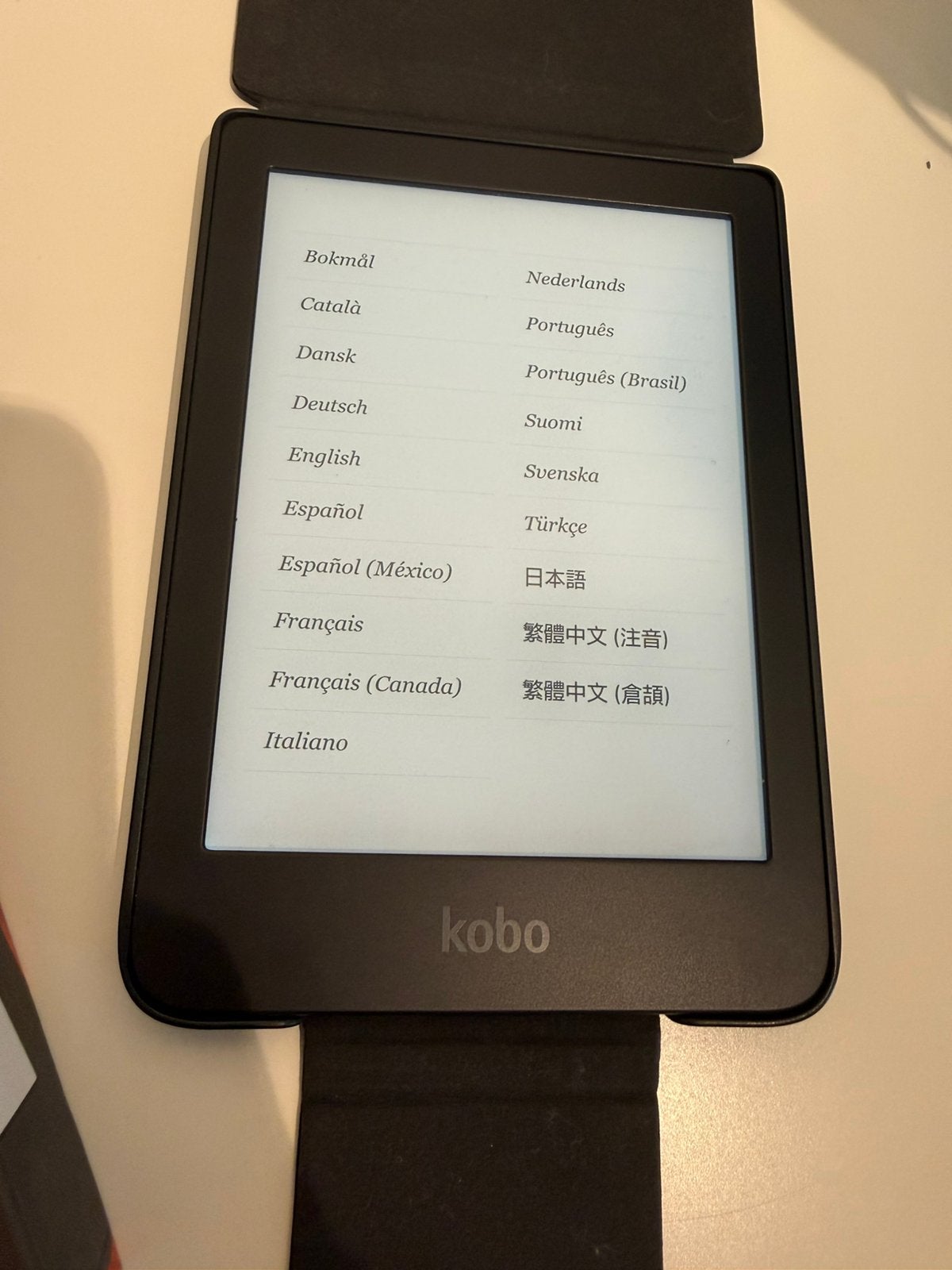 Kobo clara HD e-reader + hoesje+ oplaadkabel, Ophalen of Verzenden, Zo goed als nieuw, 6 inch of minder, 8 GB