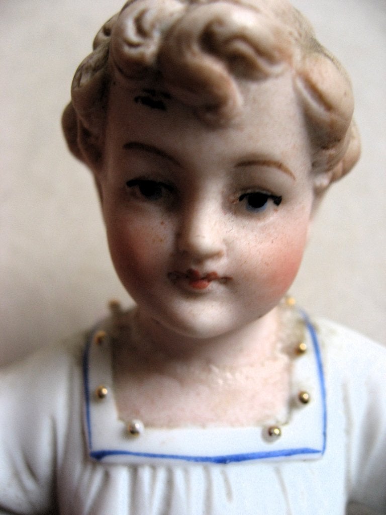 Antiek biscuit porseleinen kribbe kindje: baby Jezus, Antiek en Kunst, Minder dan 20 cm, Gemerkt, Ophalen of Verzenden, Beeld