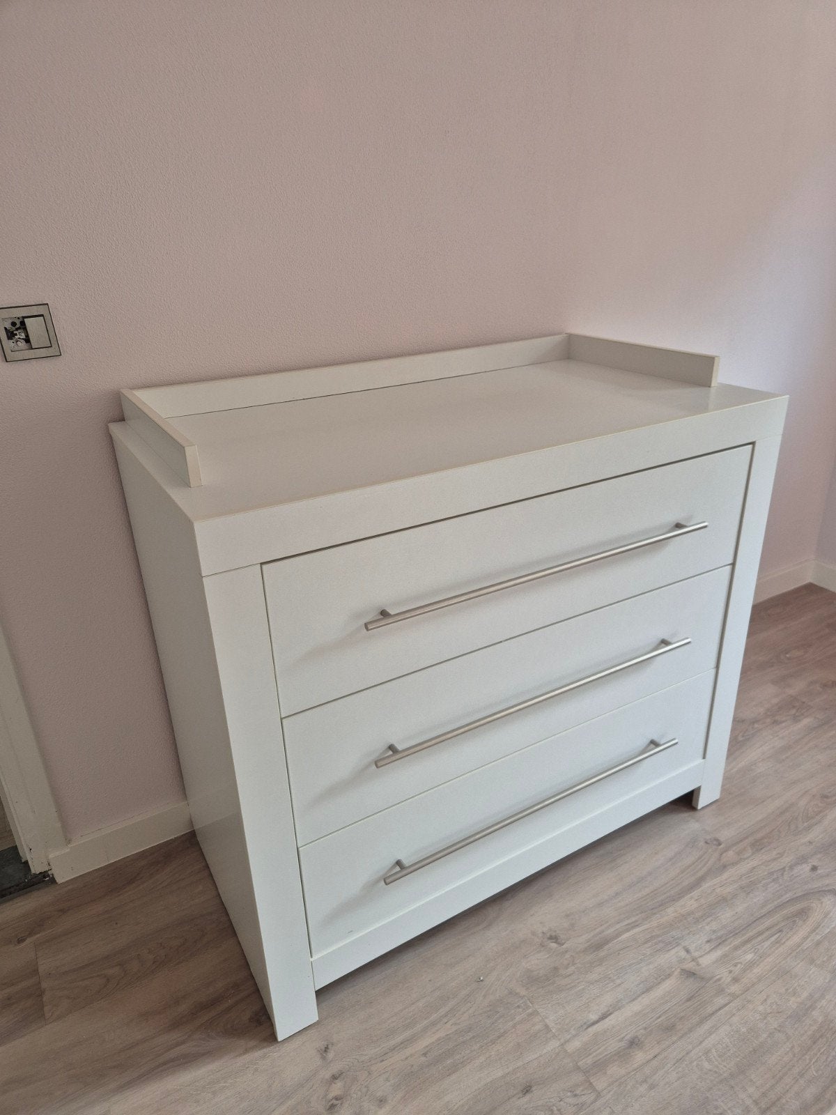 Witte commode met 3 lades en opstaande rand, Ophalen, Gebruikt, 50 tot 70 cm, 100 cm of meer