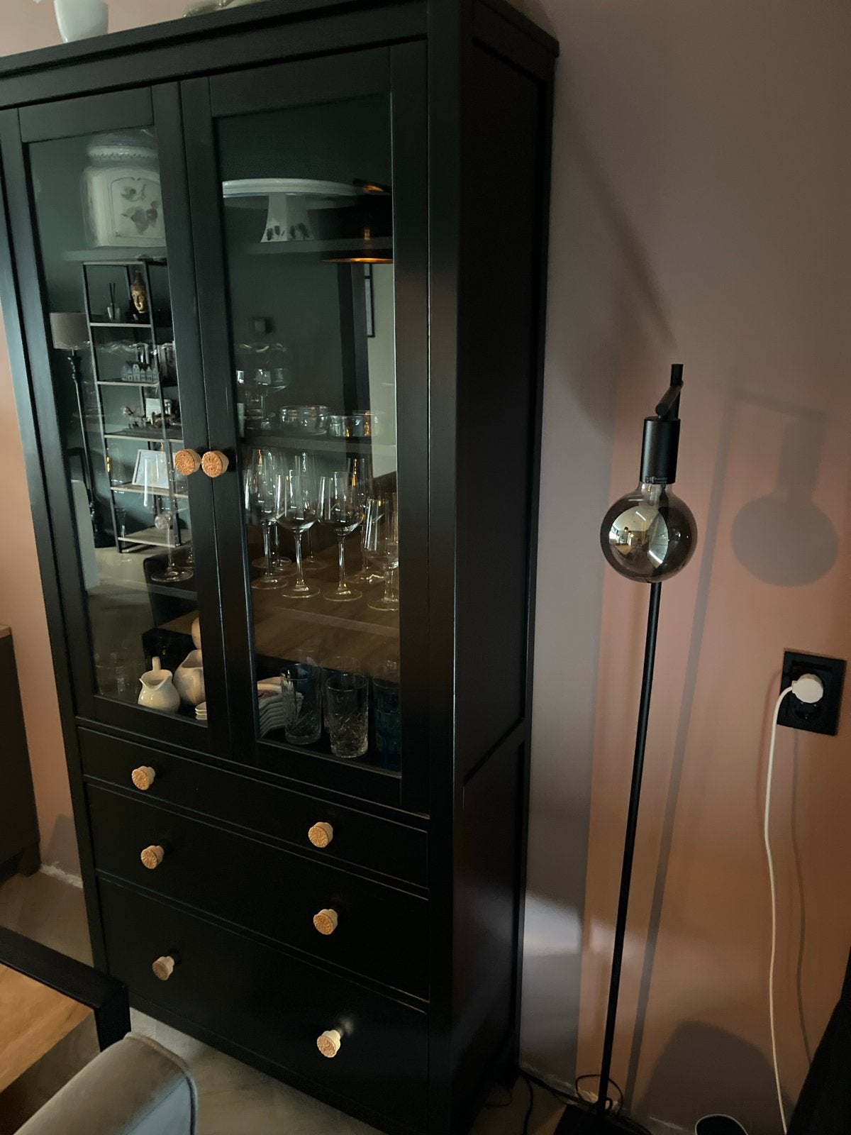 IKEA Vitrinekast met lades en glazen deuren, Huis en Inrichting, Kasten | Vitrinekasten, Ophalen, Gebruikt, 50 tot 100 cm, Met lade(s)