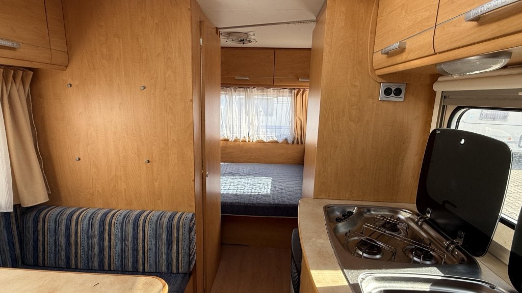 Caravelair Antares Luxe 426 bouwjaar 2008 met stapelbed, Kachel, Bedrijf, Treinzit, 750 - 1000 kg
