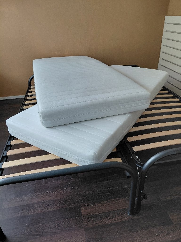 logeerbed met onderschuifbed zg.a.n met matrassen, Ophalen, Tweepersoons, Zo goed als nieuw, 80 cm