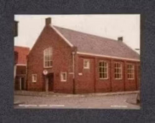 Foto Enkhuizen Kerkgebouw Gereformeerde Gemeente., Verzamelen, 1980 tot heden, Foto, Ophalen of Verzenden, Zo goed als nieuw
