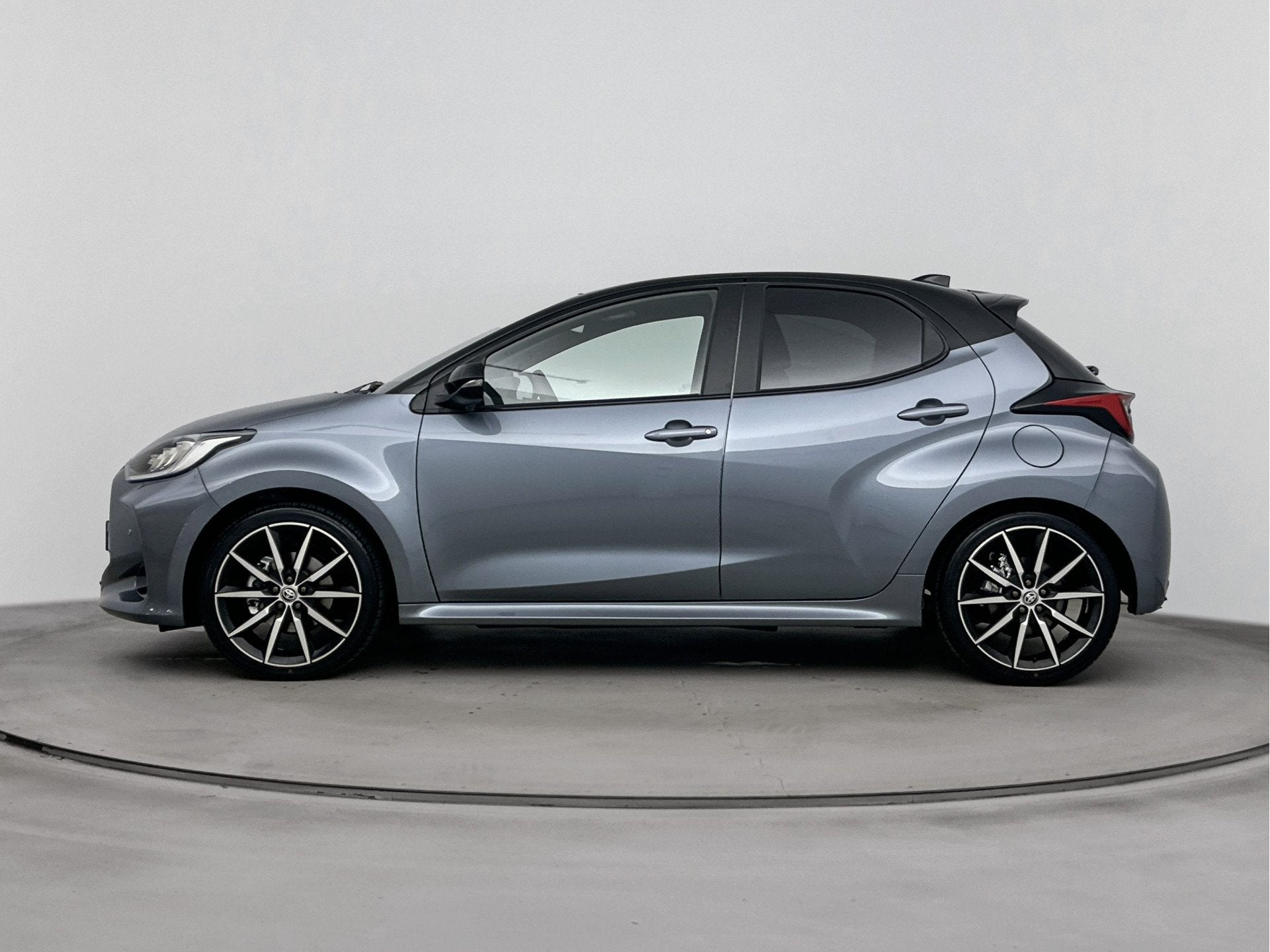 Toyota Yaris 1.5 Hybrid 130 GR SPORT PLUS PACK | BTW voertui, 12 maanden, 450 kg, 23 km/l, Bedrijf