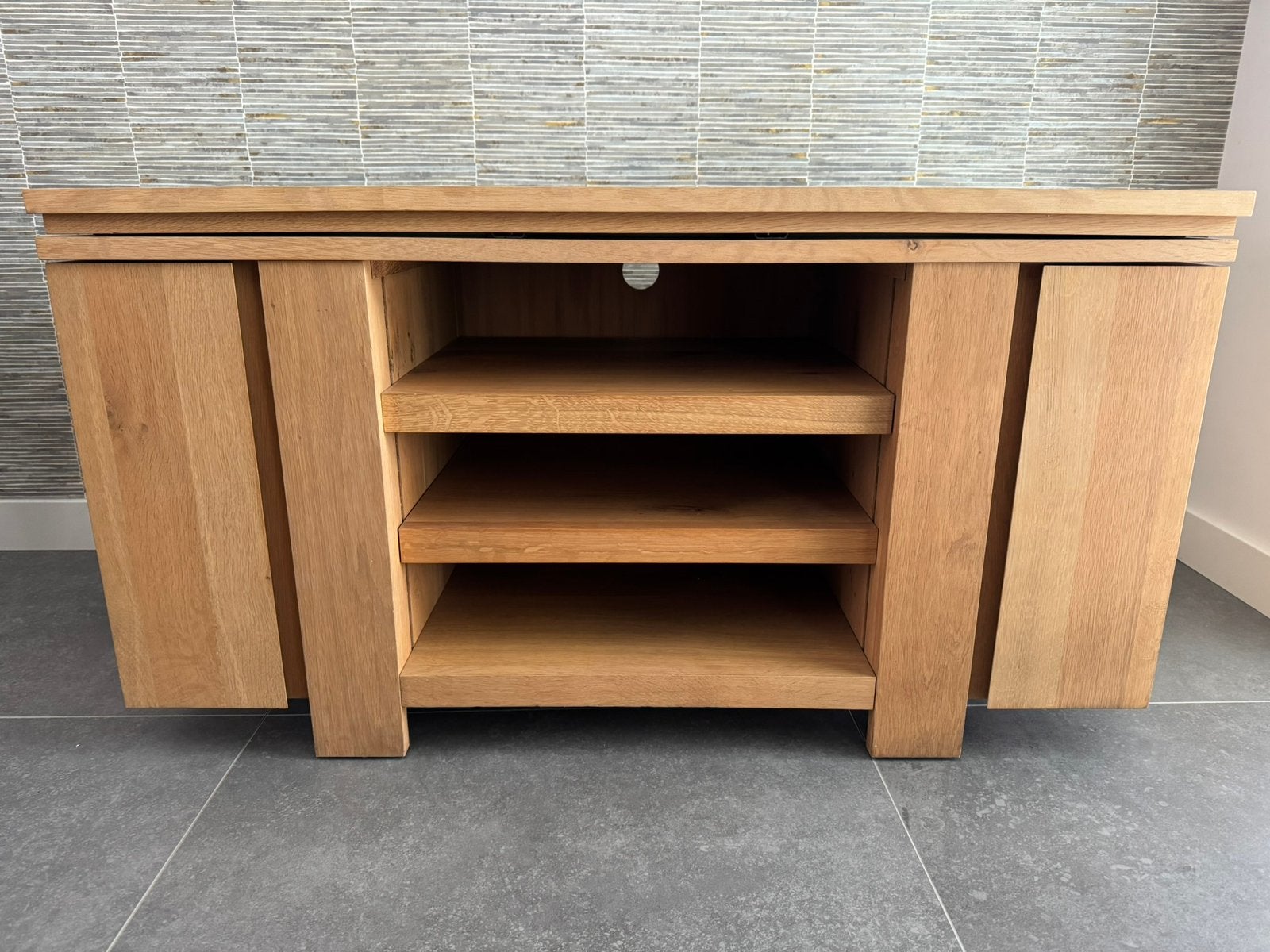 Tv meubel met draaibaar bovenblad van blank eiken, Huis en Inrichting, Kasten | Dressoirs, Ophalen, 100 tot 150 cm, Eikenhout