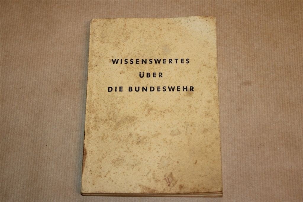 Soldatenboekje over de Duitse Bundeswehr - 1959, Ophalen of Verzenden, Tweede Wereldoorlog, Gelezen, Overige onderwerpen
