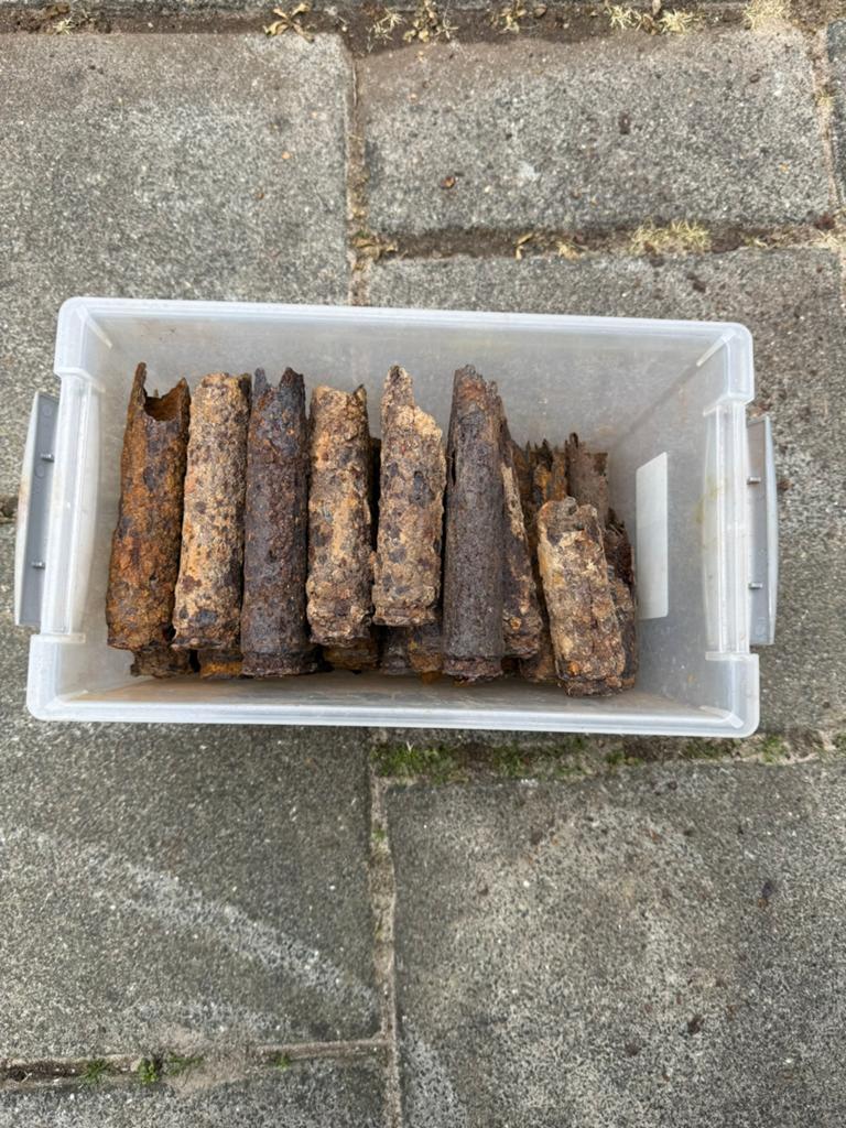 33x Duitse 2CM FlaK Bodemvondst hulzen IJzer WW2, Ophalen of Verzenden, Luchtmacht, Duitsland, Hulzen of Bodemvondsten