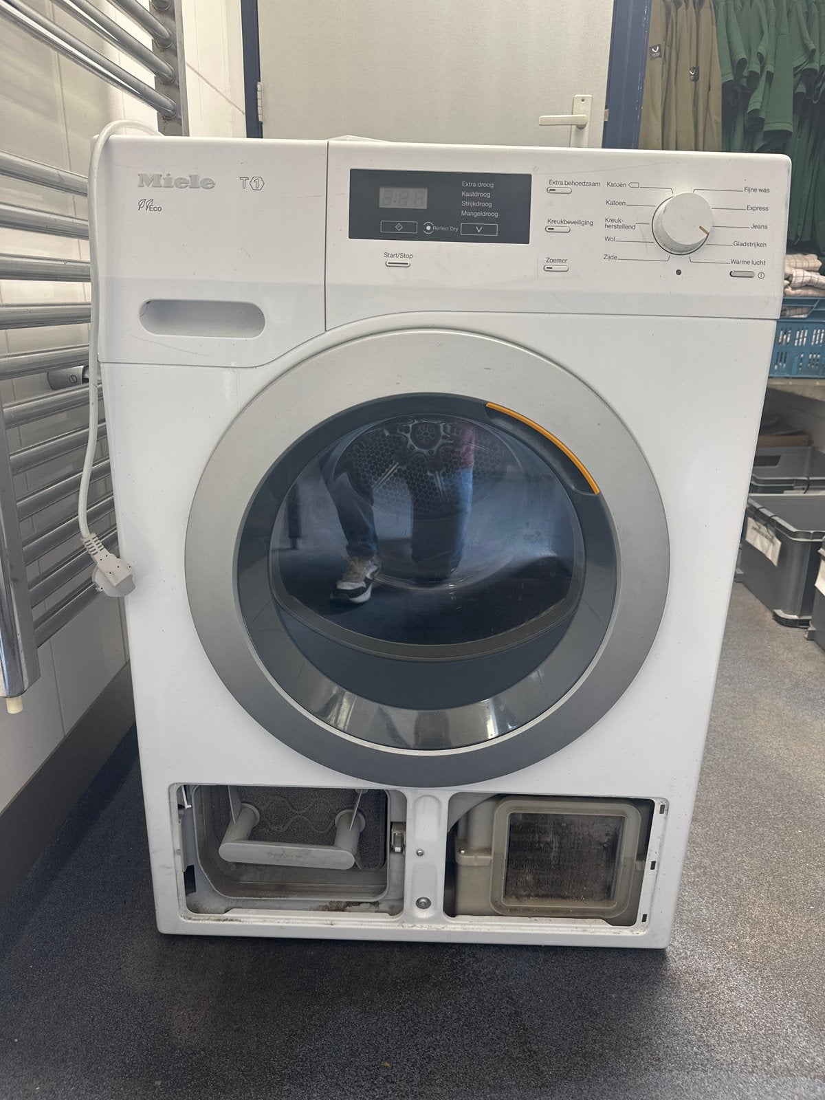 Miele TKB650WP Eco comdems, Ophalen, Gebruikt, 8 tot 10 kg, Voorlader