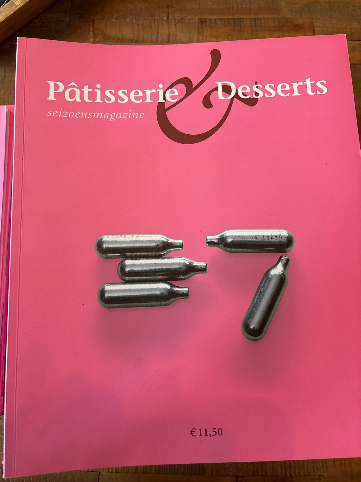 Pâtisserie & Desserts Seizoensmagazine, Ophalen of Verzenden, Zo goed als nieuw, Europa, Taart, Gebak en Desserts