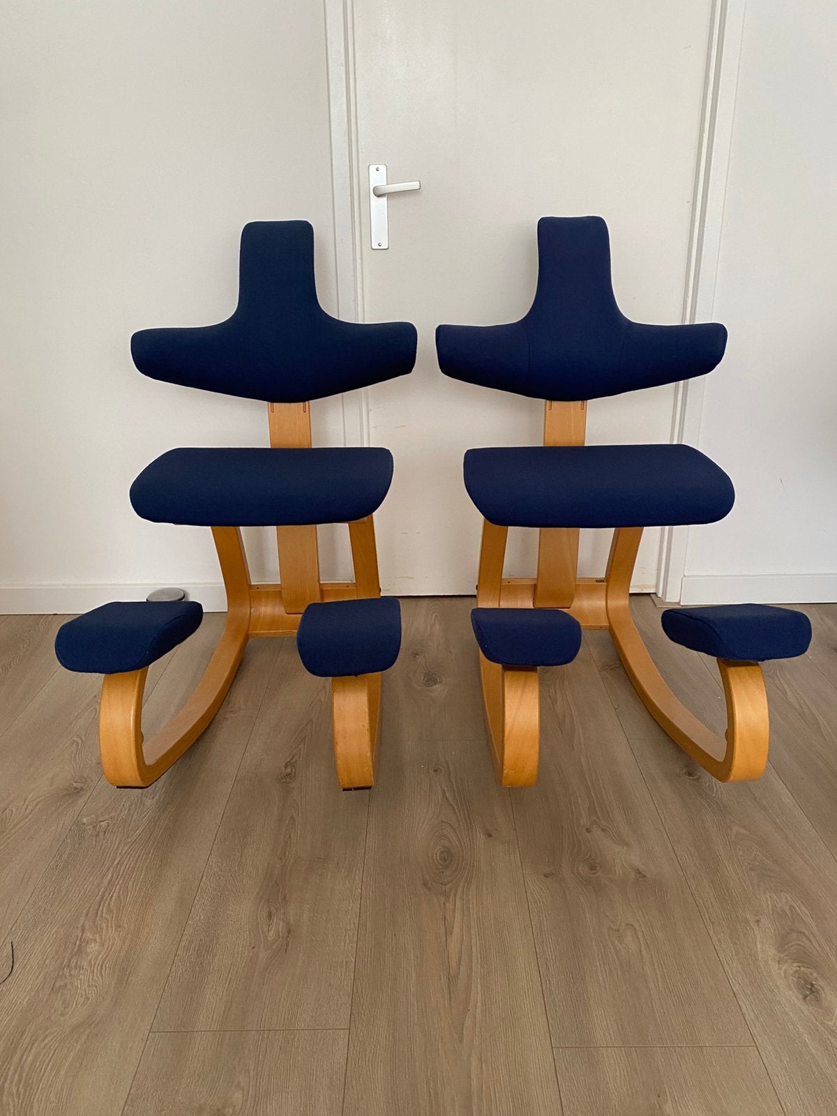 3x Stokke Varier Thatsit ergonomische kniestoel Navy Blue, Ophalen of Verzenden, Eén