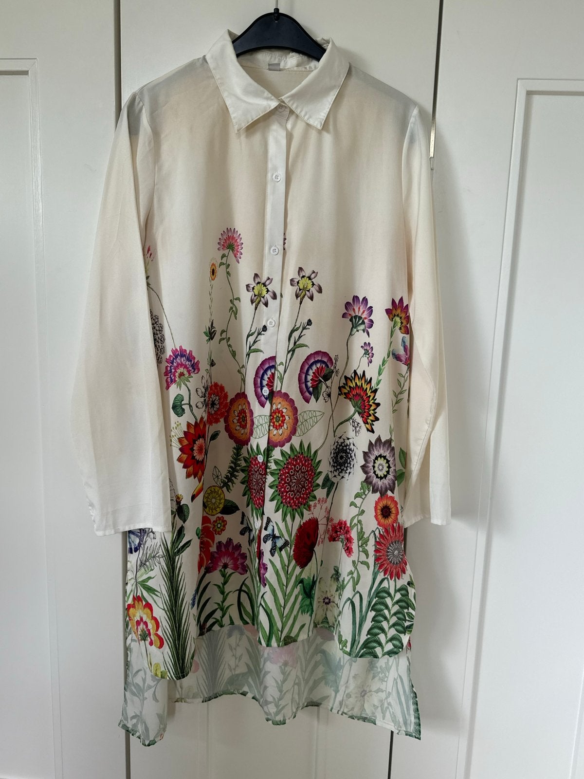 Boutique jurkje S/M - Luchtig model met bloemenprint, Beige, Ophalen of Verzenden, Zo goed als nieuw, Knielengte