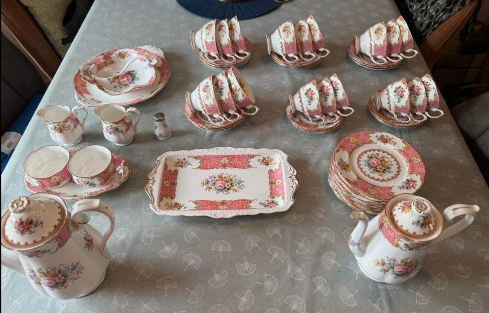 Royal Albert "Lady Carlyle" Servies set, Ophalen