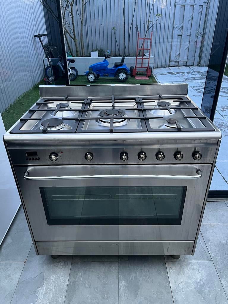 Gasfornuis 90 cm Smeg grijs top, 60 cm of meer, Ophalen of Verzenden, Zo goed als nieuw, Gas