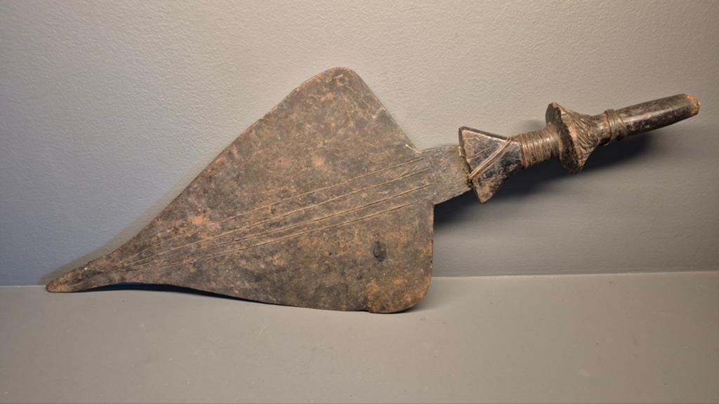 59 CM groot Ceremonieel zwaard uit Congo, Ophalen of Verzenden, Overige soorten, Zwaard of Sabel