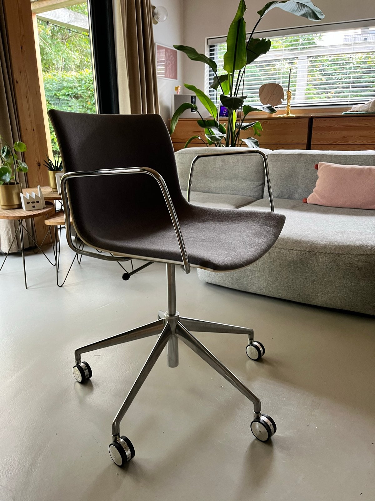 Arper Catifa 46/53 designstoel - verrijdbaar, gestoffeerd, Huis en Inrichting, Ophalen, Gebruikt, Metaal, Strak design