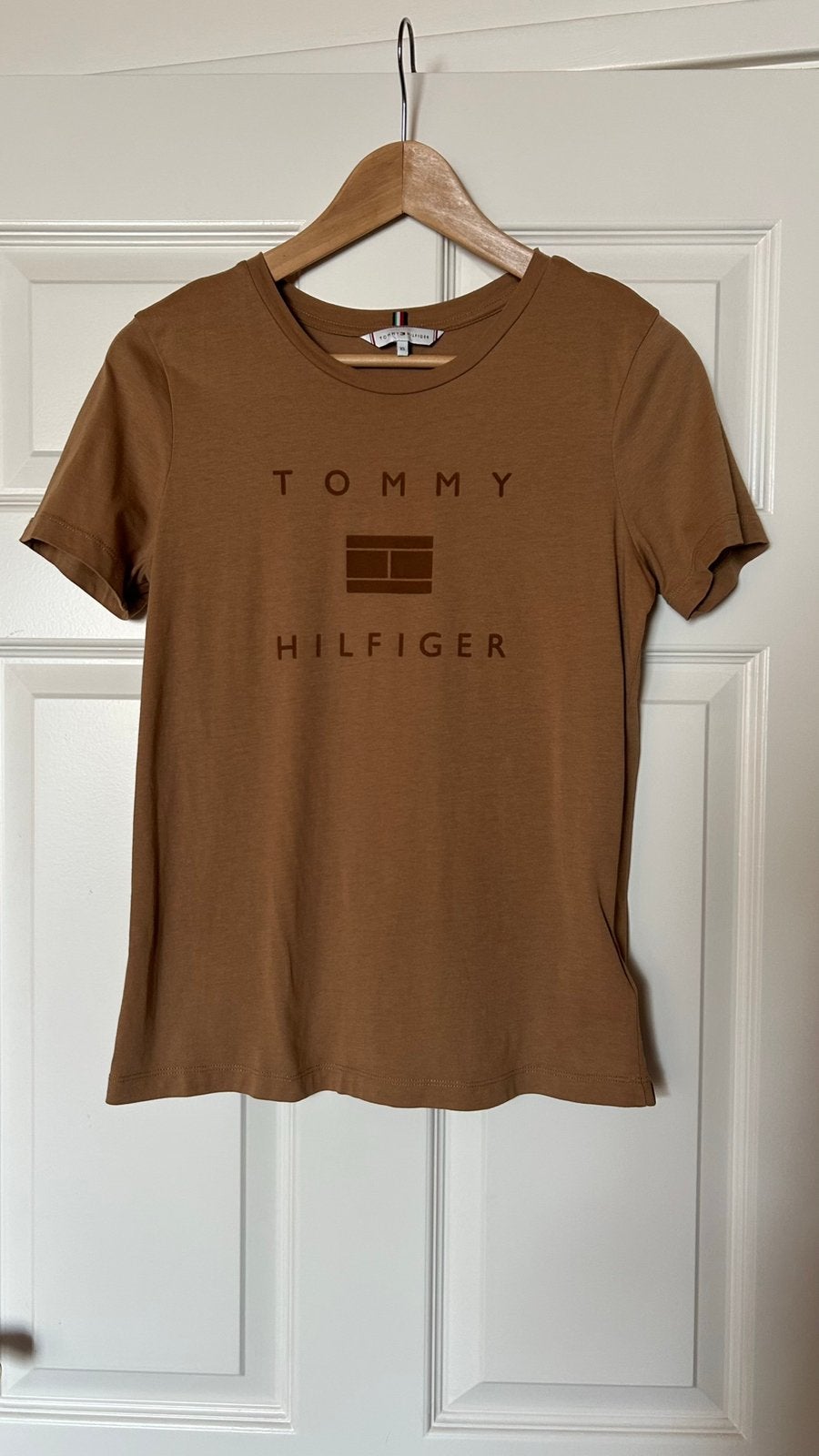 Tommy Hilfiger bruin t-shirt maat xs, Bruin, Verzenden, Zo goed als nieuw, Korte mouw