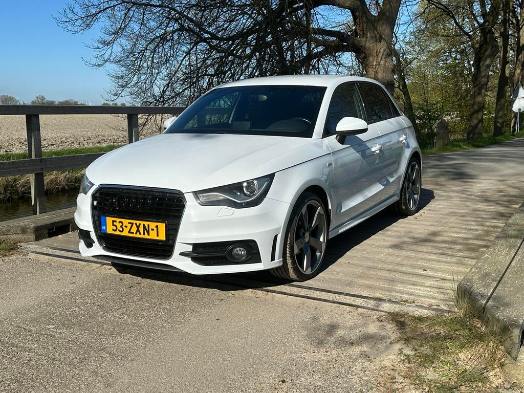 Audi A1 1.2 Tfsi 63KW SB 2013 Wit, Auto's, Voorwielaandrijving, 4 cilinders, Wit, Origineel Nederlands