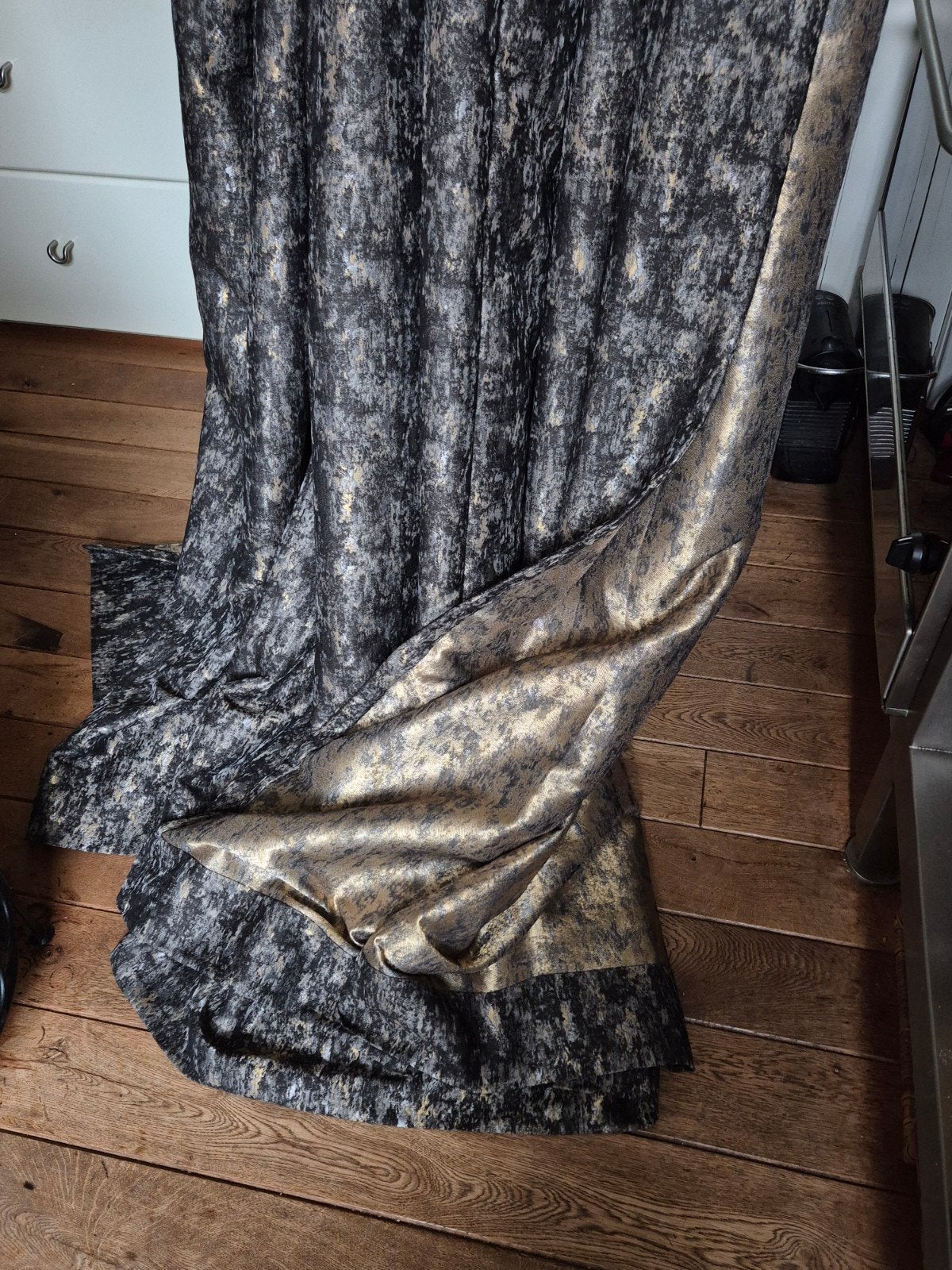 Verduisterend. Luxe design gordijn zwart goud 240 244 hoog, Zwart, 244 cm, Zo goed als nieuw, Gordijn