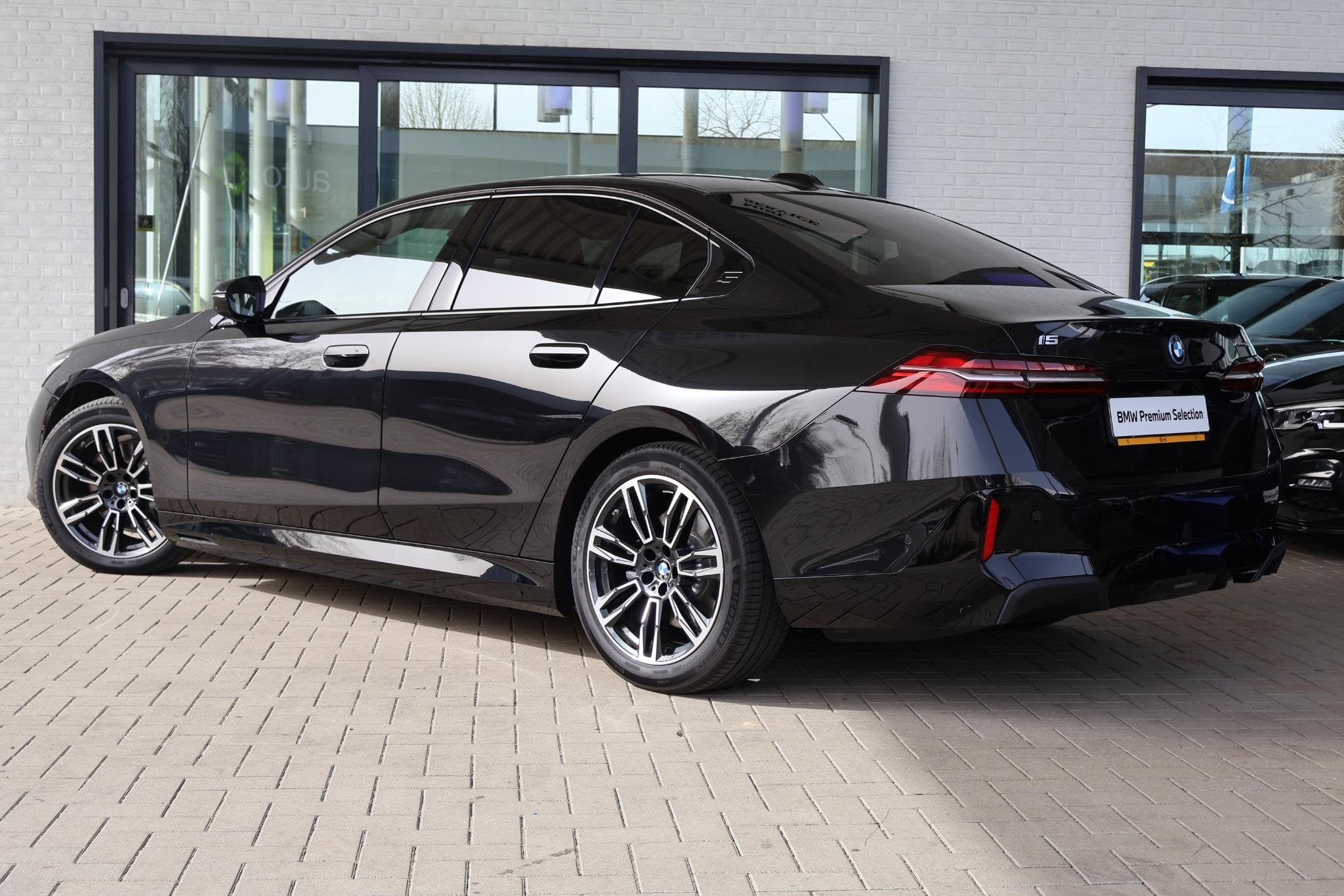 BMW i5 eDrive40 | SOH 100% | Cruise Control Adaptief met Sto, Automaat, 2095 kg, Achterwielaandrijving, 510 min