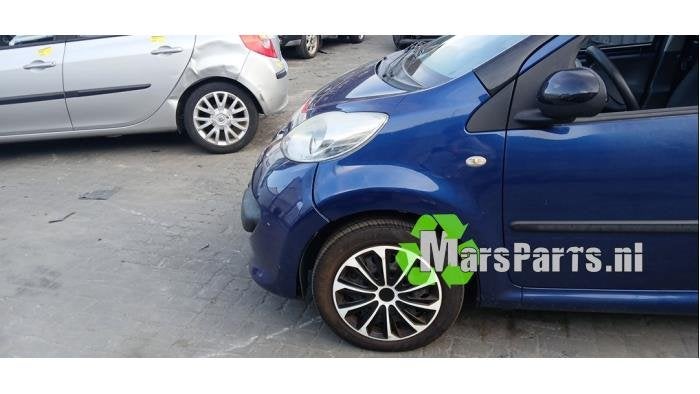 Scherm links-voor van een Peugeot 107 (KNR)