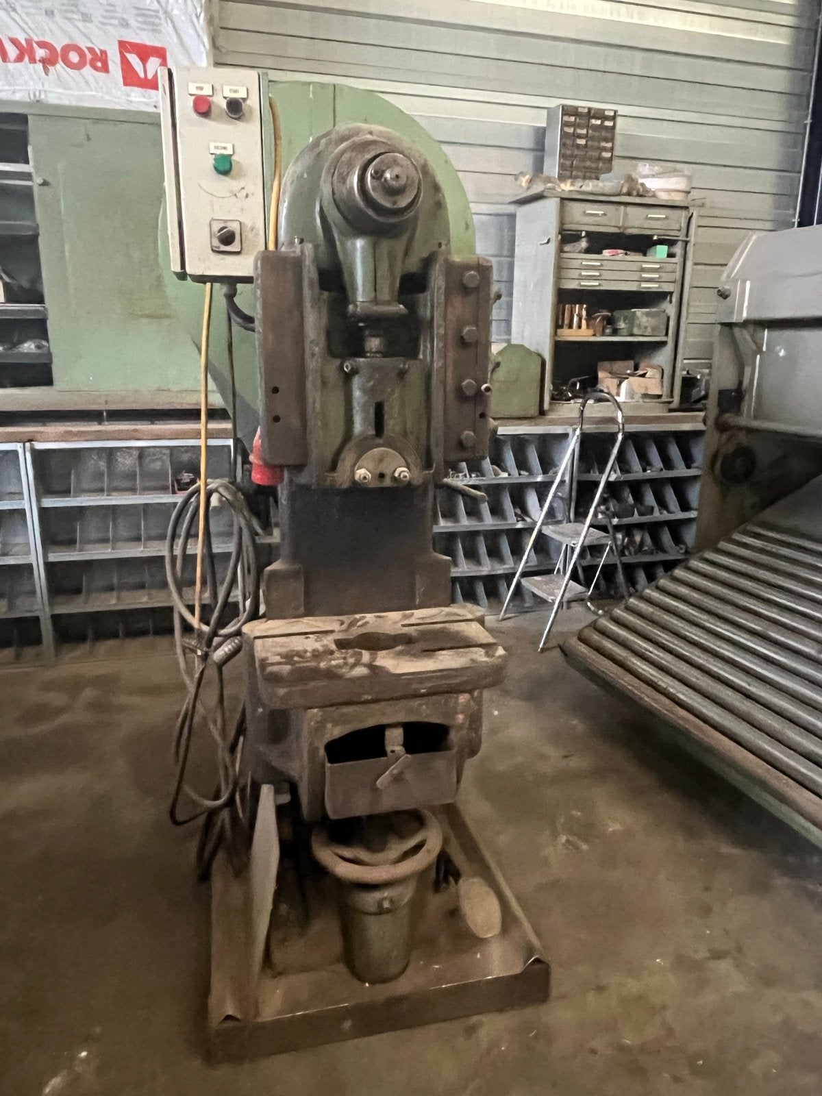 N.V. Machinefabriek Van Ruissen Epe Ponsmachine, Ophalen, Gebruikt
