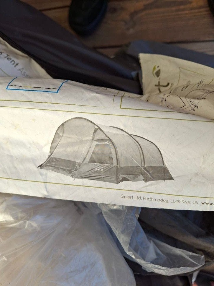 4-persoons tent met 2 stretcher - Ideaal voor kamperen!, Ophalen of Verzenden, Gebruikt, Tot en met 4