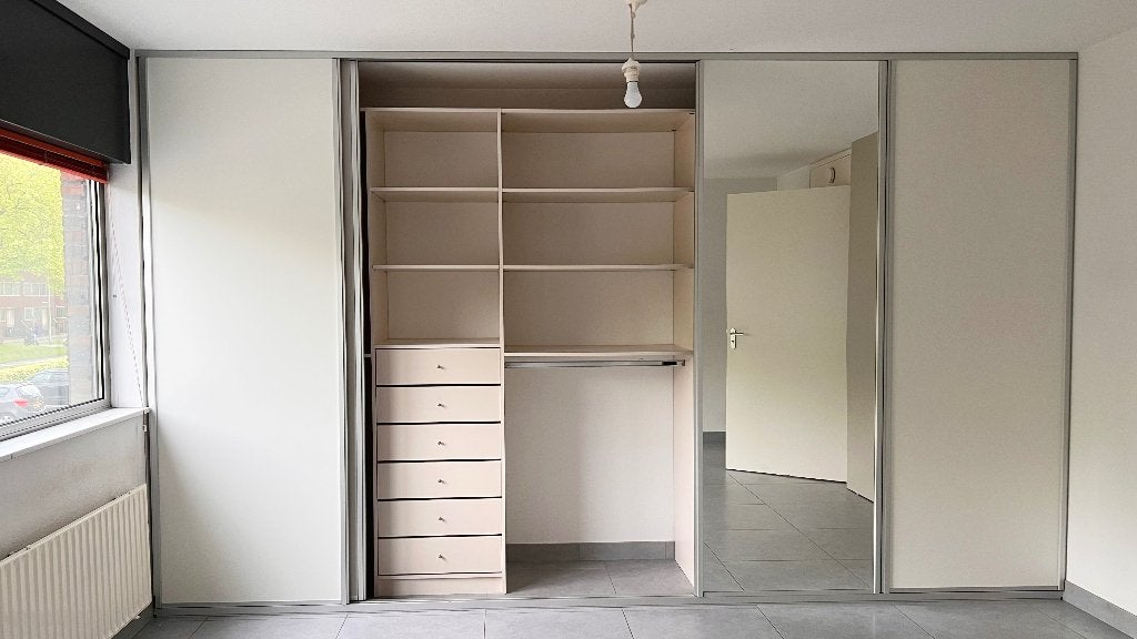 Kledingkast 400x240 cm met schuifdeuren en spiegeldeur, 200 cm of meer, Zo goed als nieuw, 200 cm of meer, Modern, minimalistisch