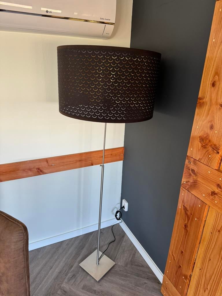 Mooie staande lamp in hoogte verstelbaar afstandsbediening, Lamp, Lamp, Ophalen of Verzenden, Zo goed als nieuw