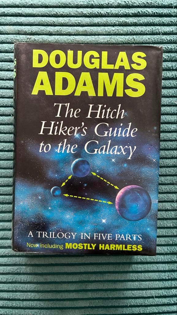 The Hitch Hiker's Guide to the Galaxy - Douglas Adams, Boeken, Science fiction, Gelezen, Ophalen of Verzenden