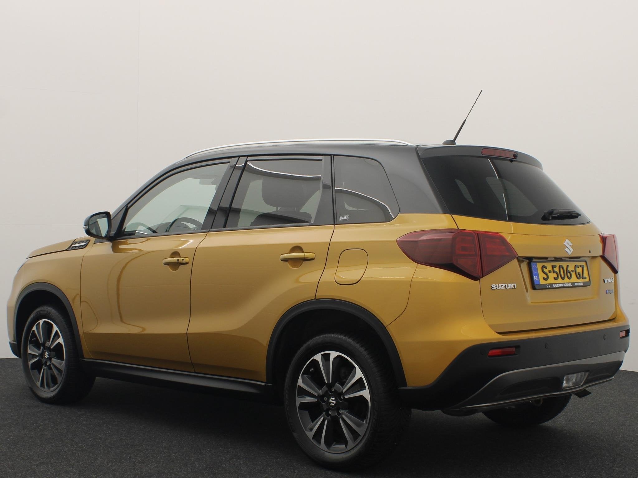 Suzuki Vitara 1.5 Hybrid Select AUTOMAAT / PANORAMADAK / LED, Auto's, Gebruikt, Euro 6, 4 cilinders, 400 kg