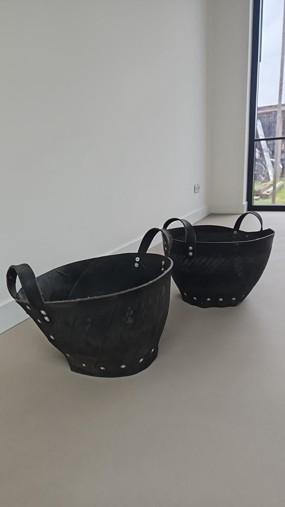 2 zwarte autoband manden - diameter 43 cm, Huis en Inrichting, Overige materialen, Gebruikt, Mand, Rond