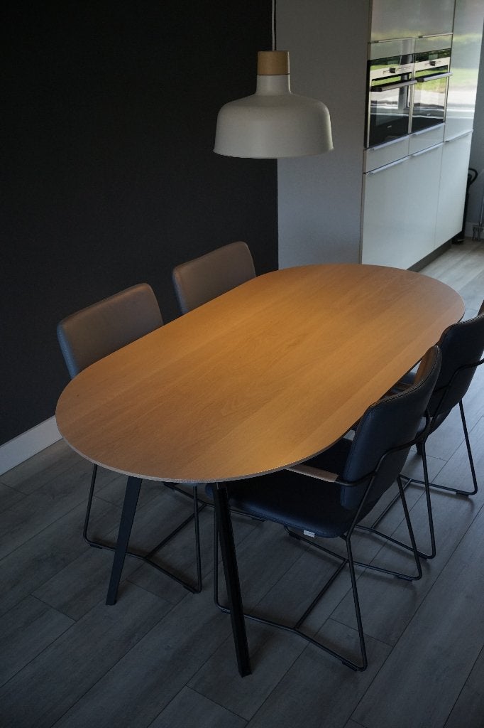 QLIV On Top eettafel, Huis en Inrichting, Modern, design, hout, staal, strak, Zo goed als nieuw, 150 tot 200 cm, Ovaal