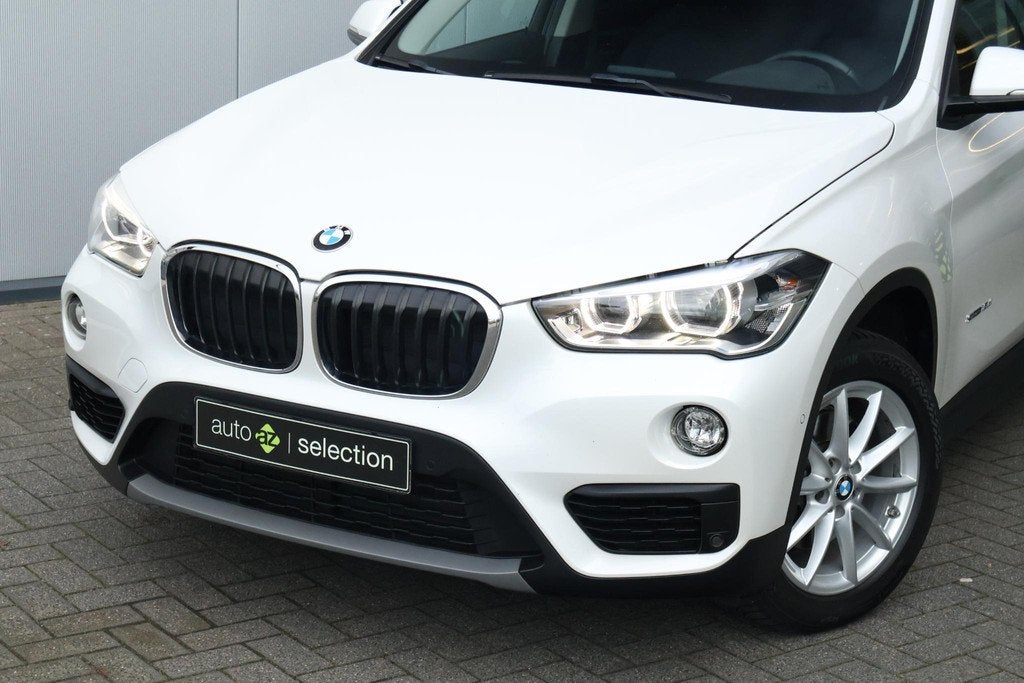 BMW X1 sDrive18d Executive, Auto's, BMW, Stof, Euro 6, 4 cilinders, Wit