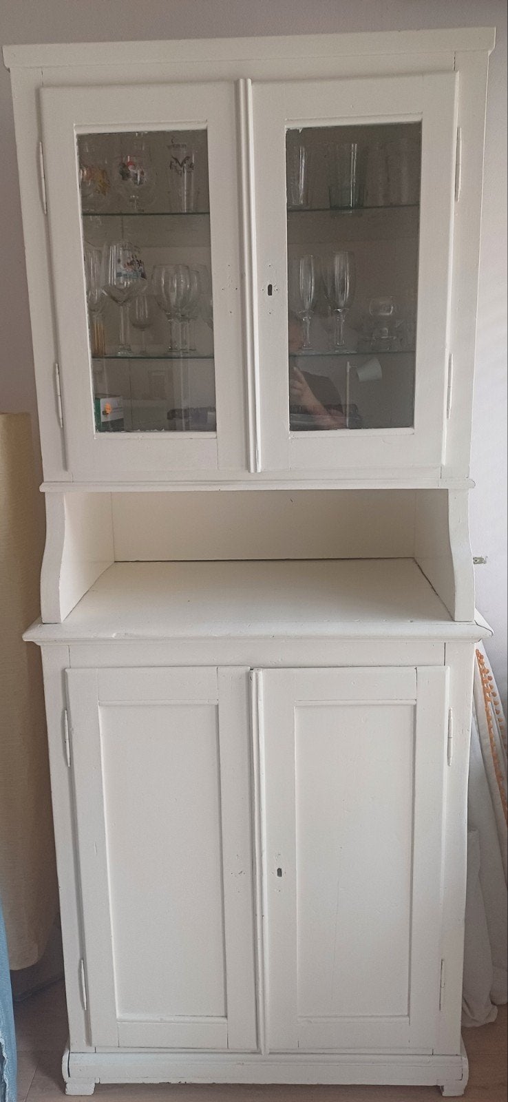 Antieke witte meidenkast met Vitrine, Ophalen