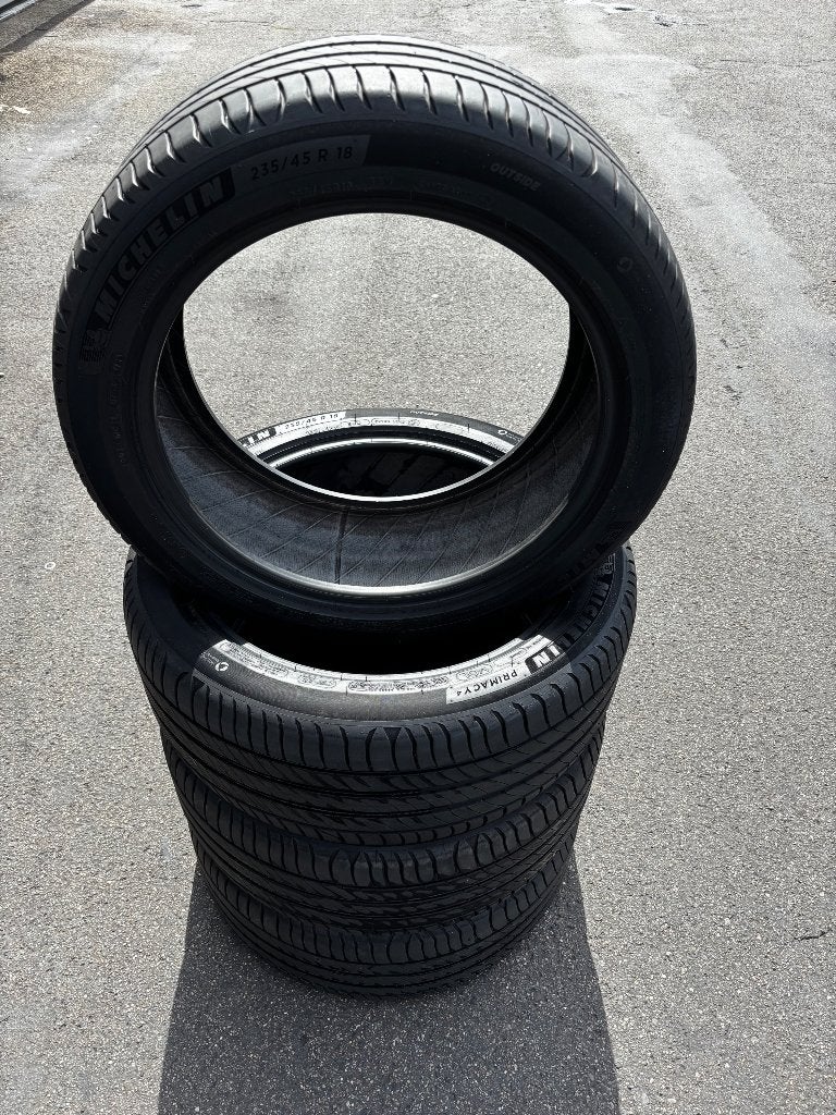 2 of 4 banden Michelin Primacy 4 235 45 18 98W, Auto-onderdelen, Banden en Velgen, Ophalen, 18 inch, Gebruikt, 235 mm