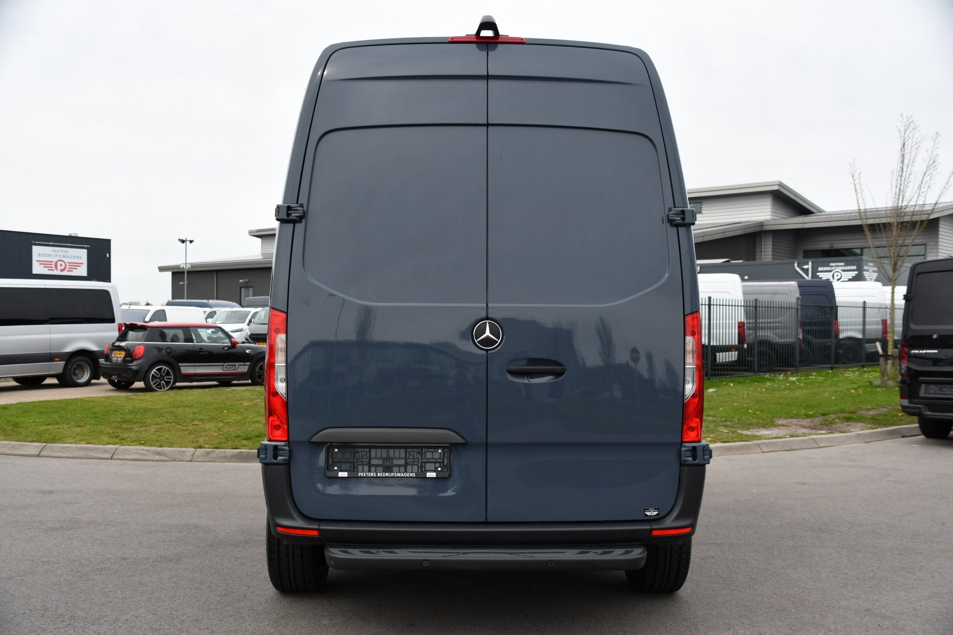 Foto 34 van Mercedes-Benz Sprinter 315 1.9 CDI L2H2 AMG Edition Adaptiev