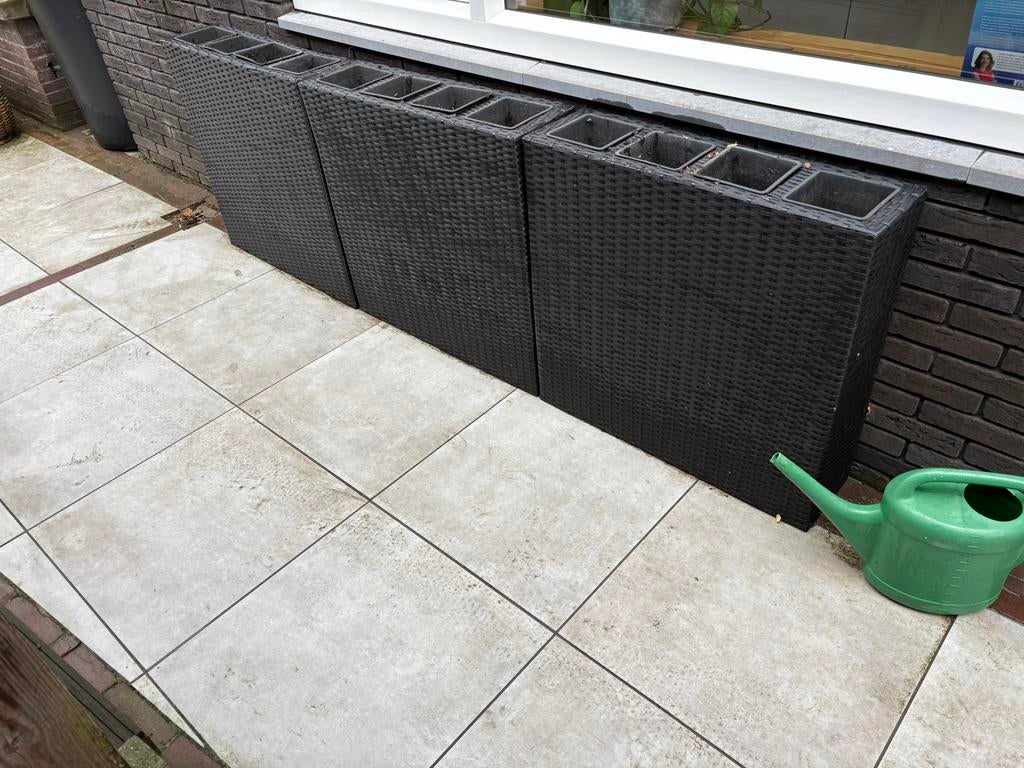 4 mooie en hoge plantenbakken in zeer goede staat, Tuin en Terras, Bloembakken en Plantenbakken, Ophalen, Kunststof, Minder dan 30 cm