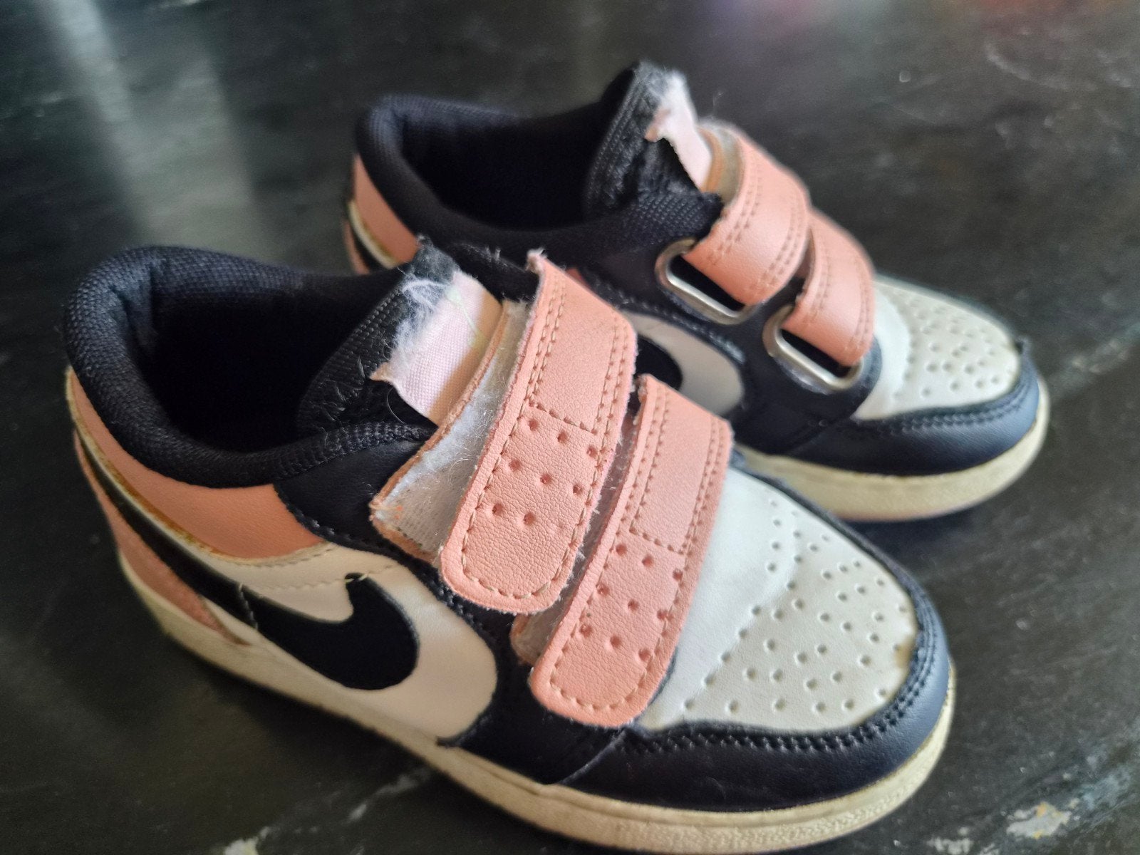 Nike Jordan 1 Low kinderschoenen maat 26, Gebruikt, Jongen of Meisje, Schoenen, Ophalen of Verzenden
