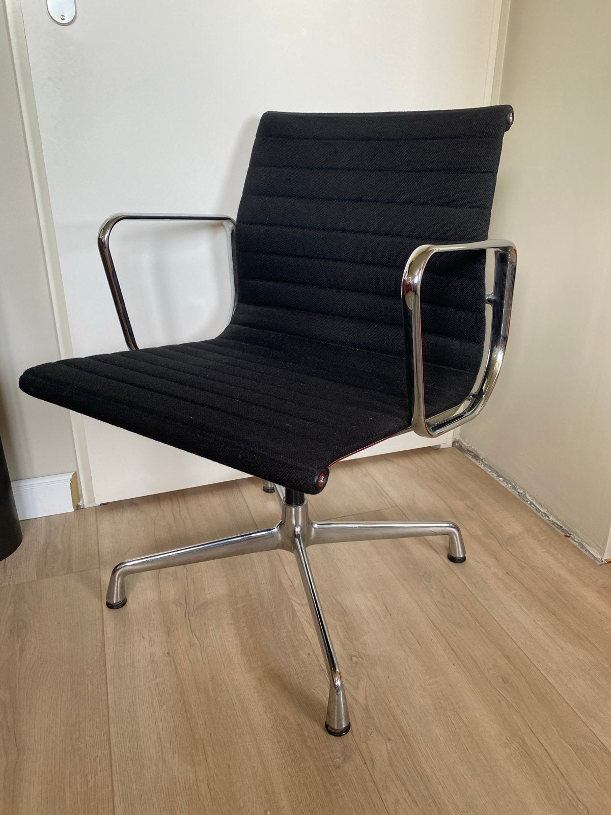 Originele Vitra Charles Eames EA 108 Bureaustoel Zwart, Zwart, Ophalen of Verzenden, Zo goed als nieuw, Bureaustoel