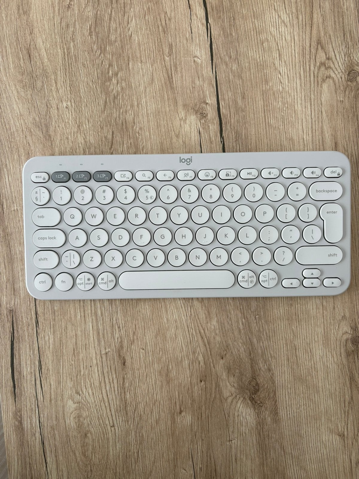 Logitech pebble toetsenbord wit/lichtgrijs, Ophalen, Zo goed als nieuw