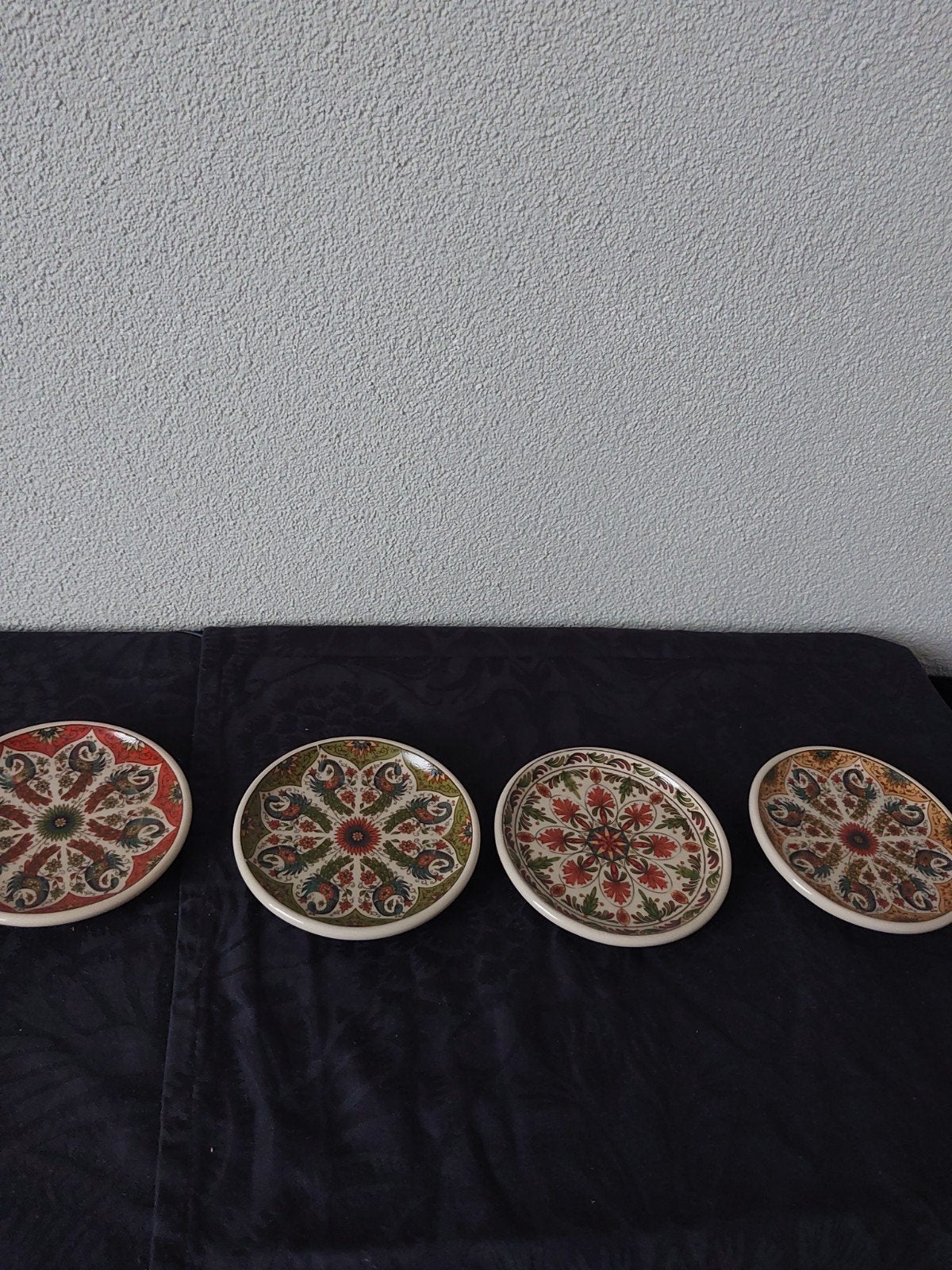 4 vintage Griekse handgemaakte keramische bordjes, Meerkleurig, Mediterraans, Ophalen of Verzenden, Zo goed als nieuw