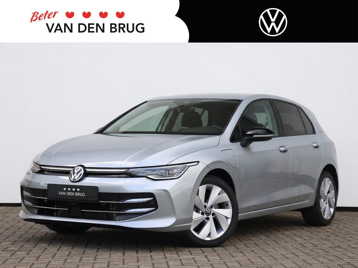 Volkswagen Golf 1.5 eHybrid Life Edition 204PK DSG Goal uitv, Stof, 4 cilinders, 150 min, 26 kWh