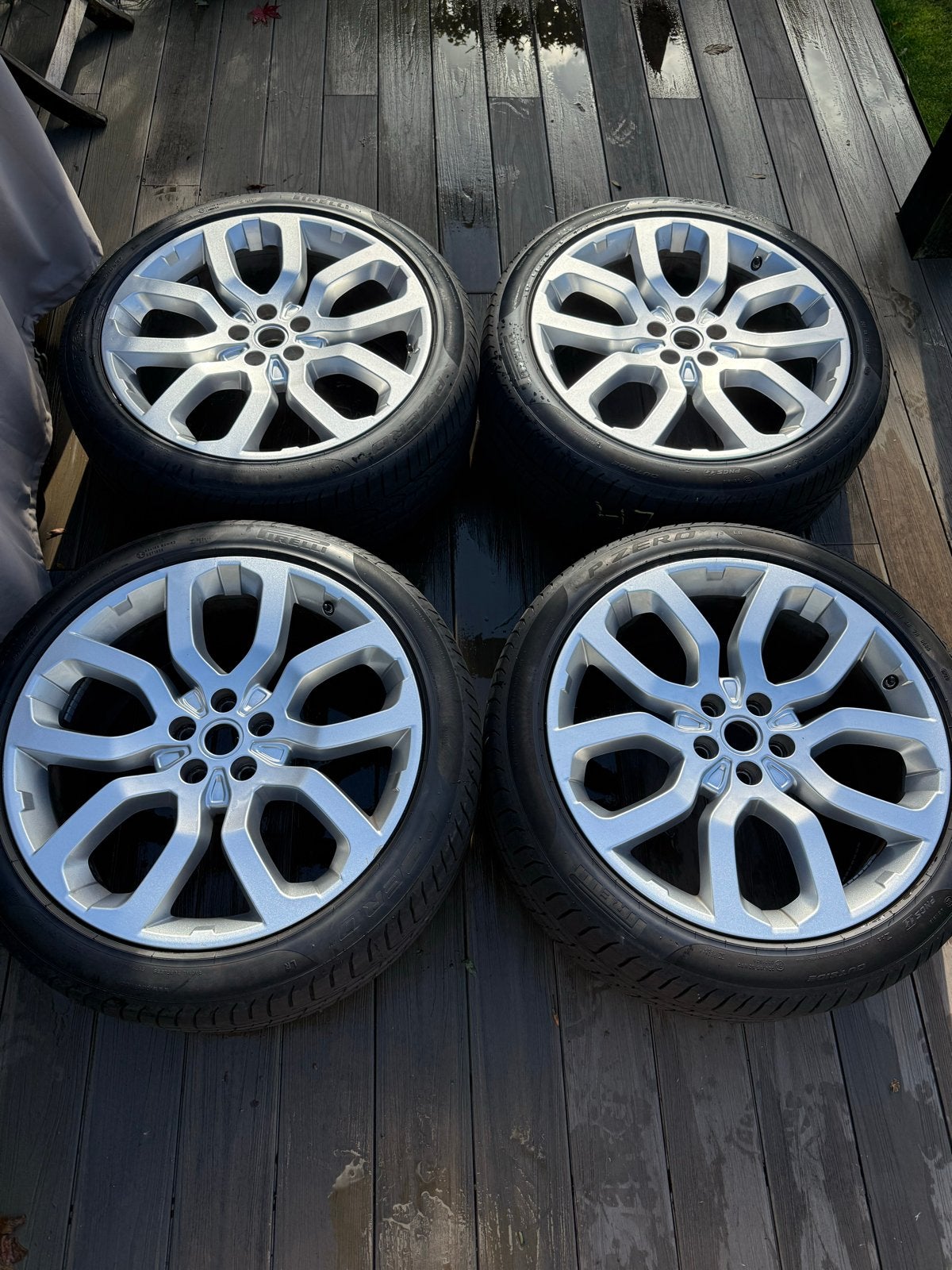 Range Rover Velgen met zomerbanden Pirelli Pzero 22 inch, Auto-onderdelen, Ophalen, Gebruikt, 275 mm, Banden en Velgen