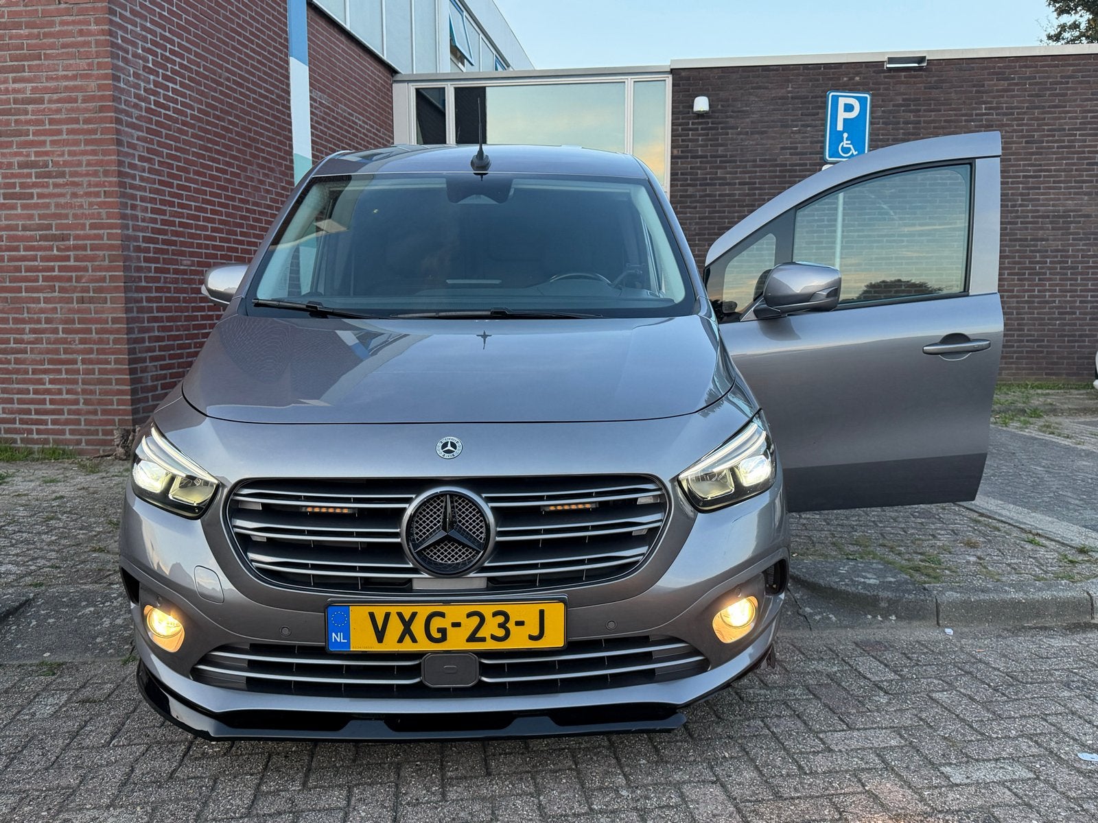 Mercedes-Benz Citan GB 113 131pk L1 2023 Grijs, 15 km/l, Euro 6, Sound system, Grijs