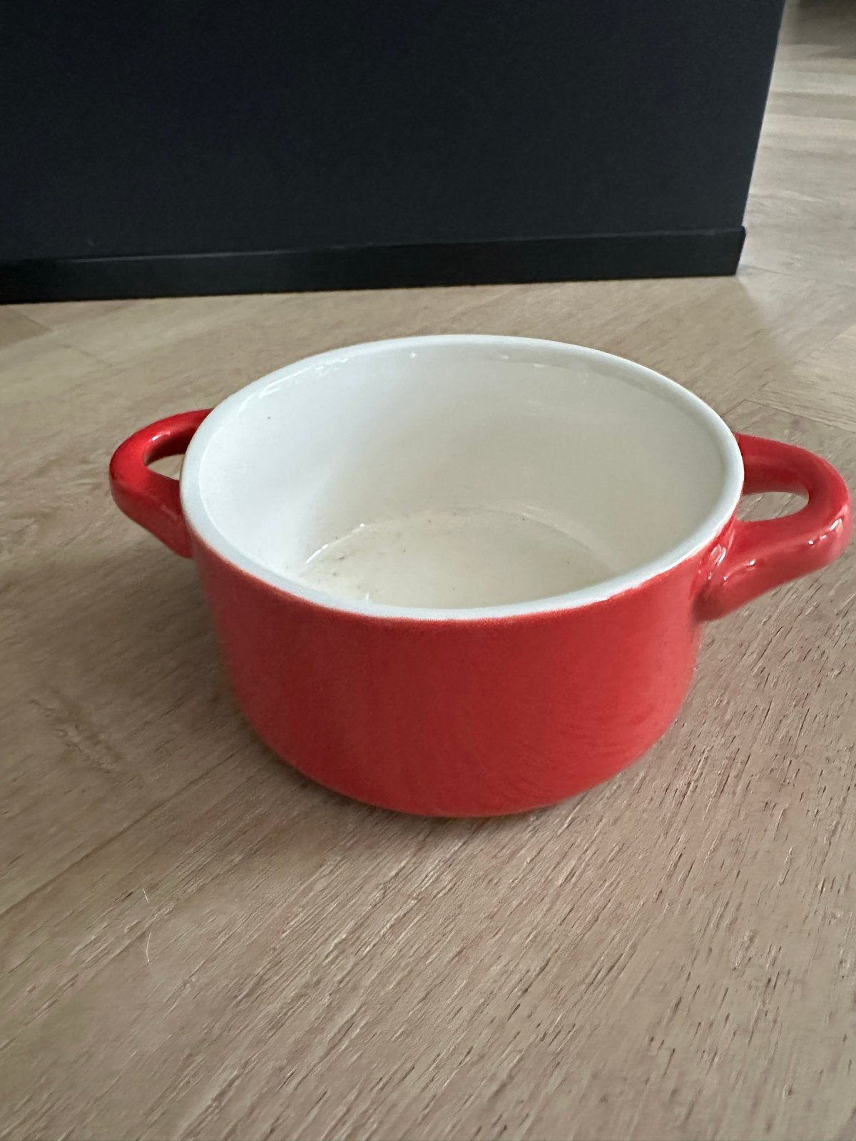 Intermezzo rode soepkom met oren, Keramiek, Ophalen of Verzenden, Zo goed als nieuw, Kom(men)