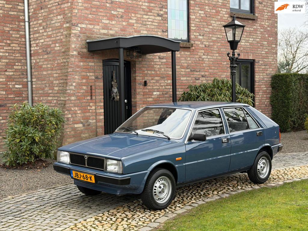 Lancia Delta 1.3 5-speed zeer mooi! Bouwjaar 1980, Voorwielaandrijving, Blauw, Bedrijf, Grijs